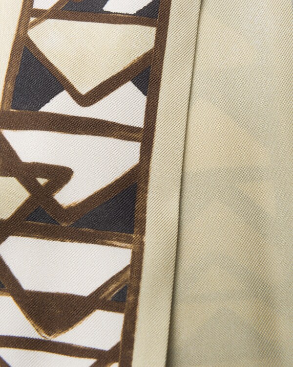 Schmaler bedruckter Schal aus Twill Schmaler bedruckter Schal aus Twill