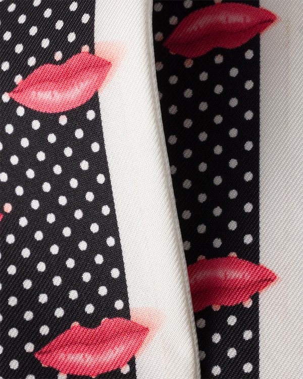 プリントシルクツイル スキニースカーフ - ブラック プリントシルクツイル スキニースカーフ - ブラック