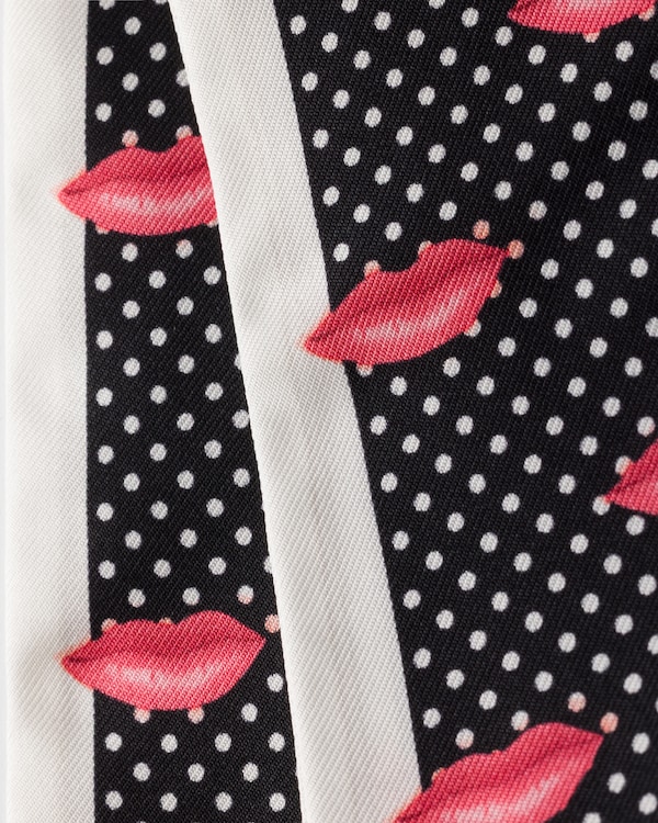 プリントシルクツイル スキニースカーフ - ブラック プリントシルクツイル スキニースカーフ - ブラック