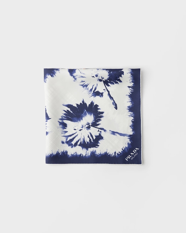 Bedruckter Schal aus Seiden-Twill - Blau/Kalkweiss Bedruckter Schal aus Seiden-Twill - Blau/Kalkweiss