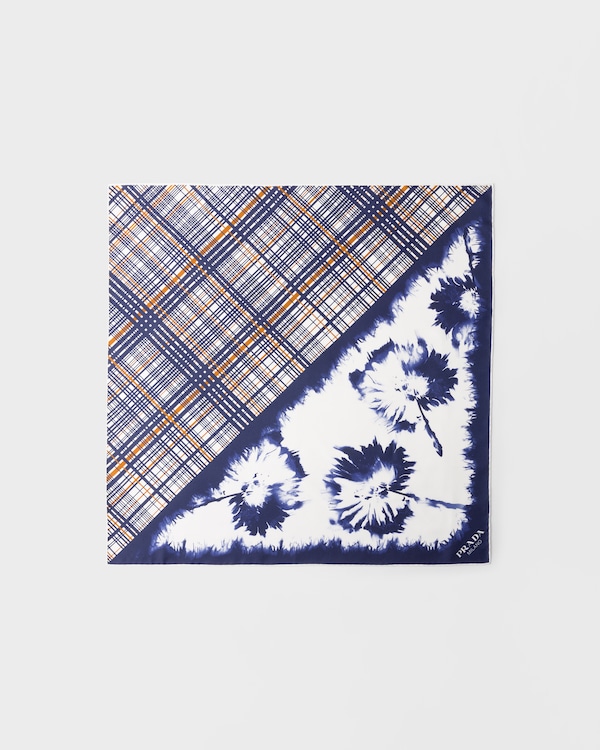 Bedruckter Schal aus Seiden-Twill - Blau/Kalkweiss Bedruckter Schal aus Seiden-Twill - Blau/Kalkweiss