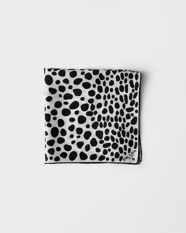 Printed silk twill scarf, 43 X 43 - Blanco/Negro Printed silk twill scarf, 43 X 43 - Blanco/Negro
