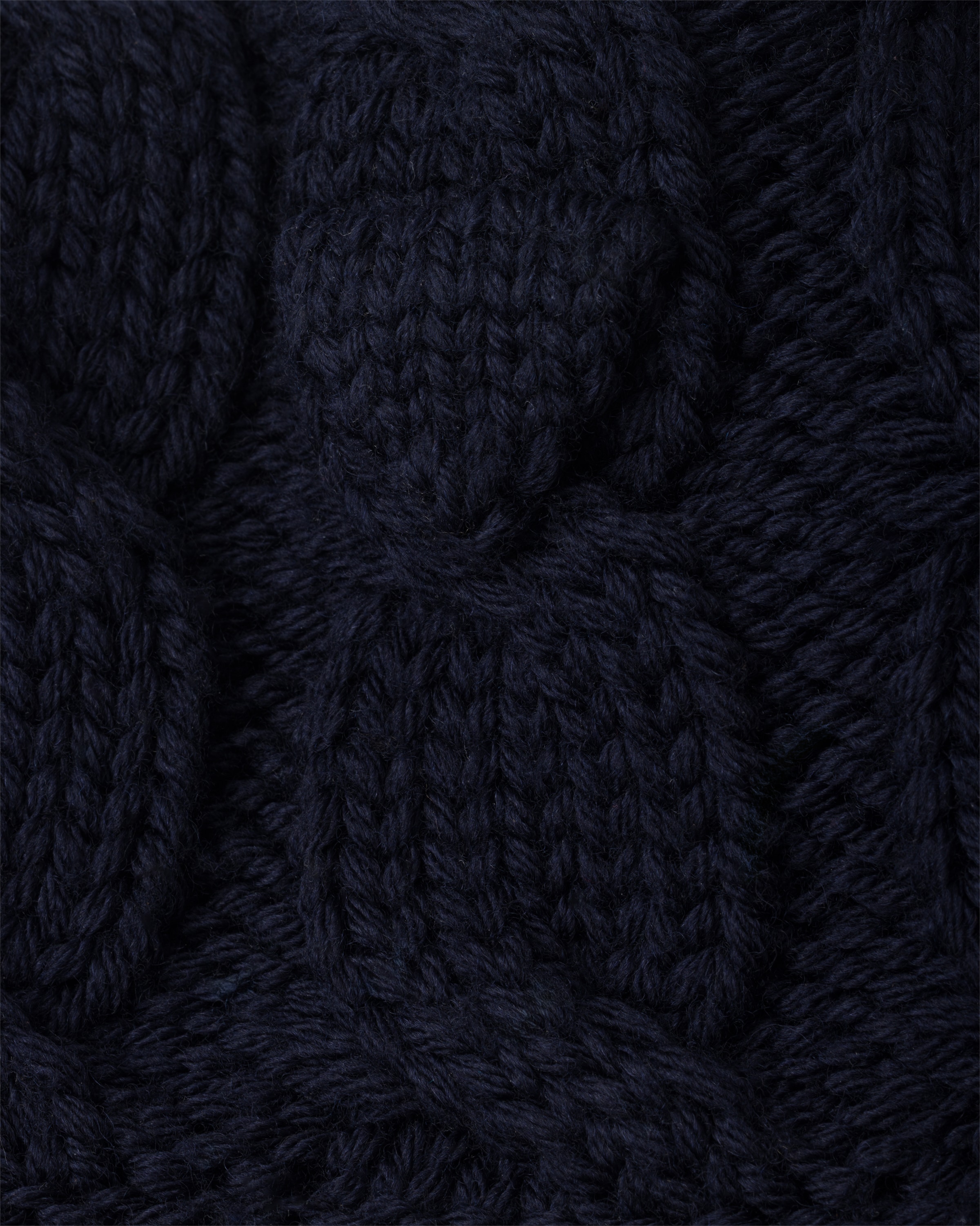 Cable-knit wool collar