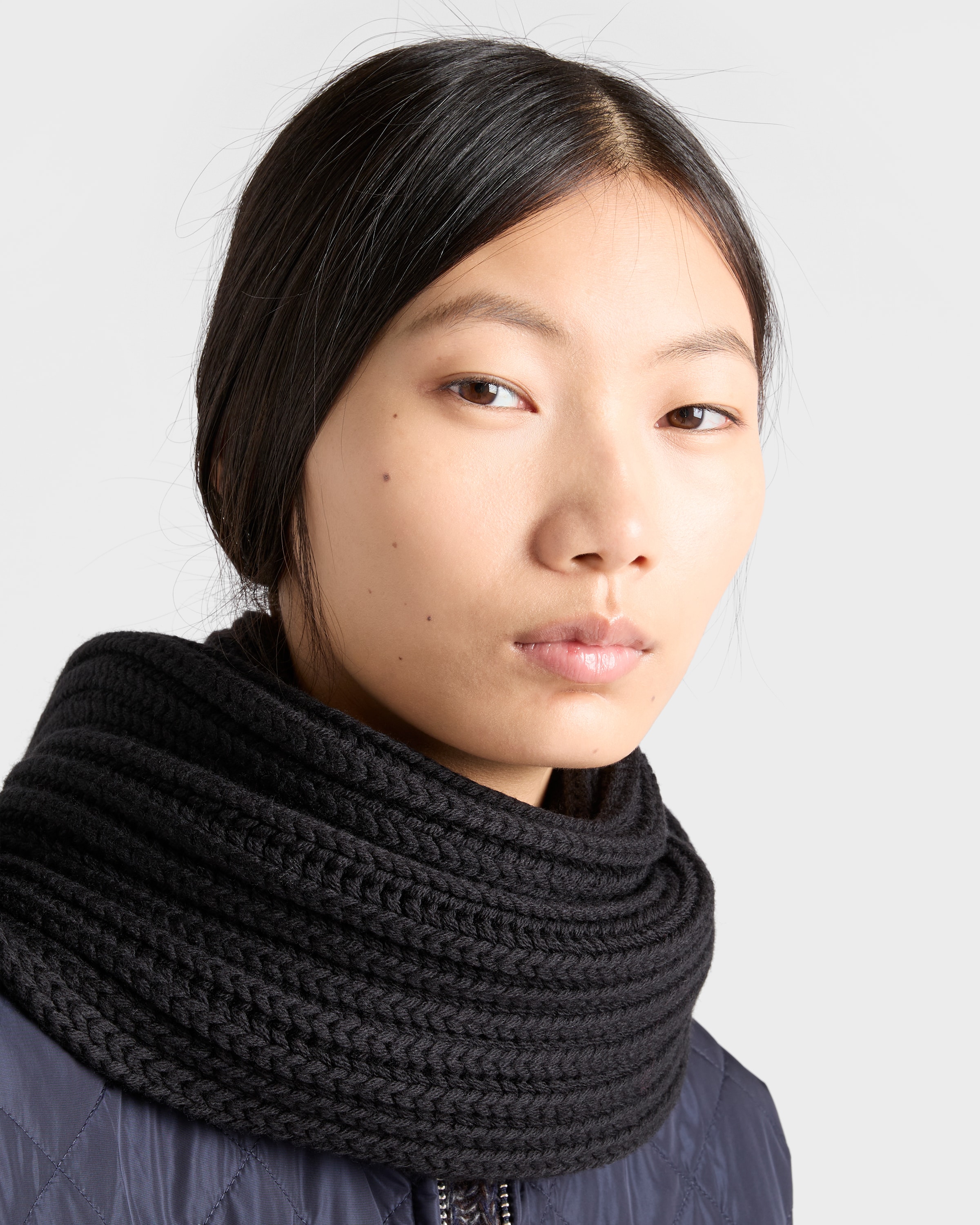 PRADAマフラー　1FS009 2D3E Navy Wool Scarf | PRADA