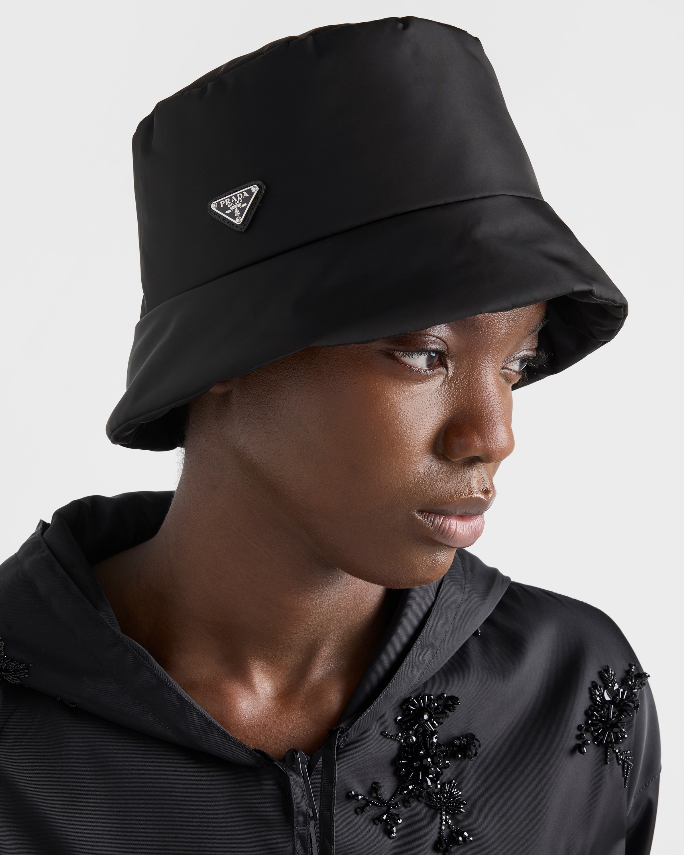 ブラック Re-nylon バケットハット | PRADA - 日本 ブラック Re-nylon バケットハット | PRADA - 日本