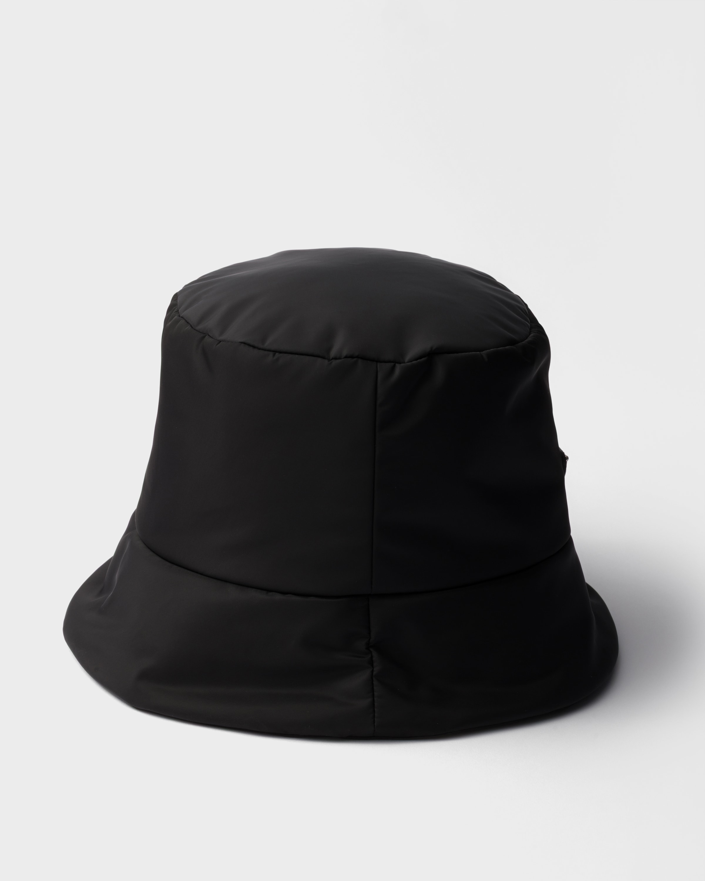 ブラック Re-nylon バケットハット | PRADA - 日本 ブラック Re-nylon バケットハット | PRADA - 日本