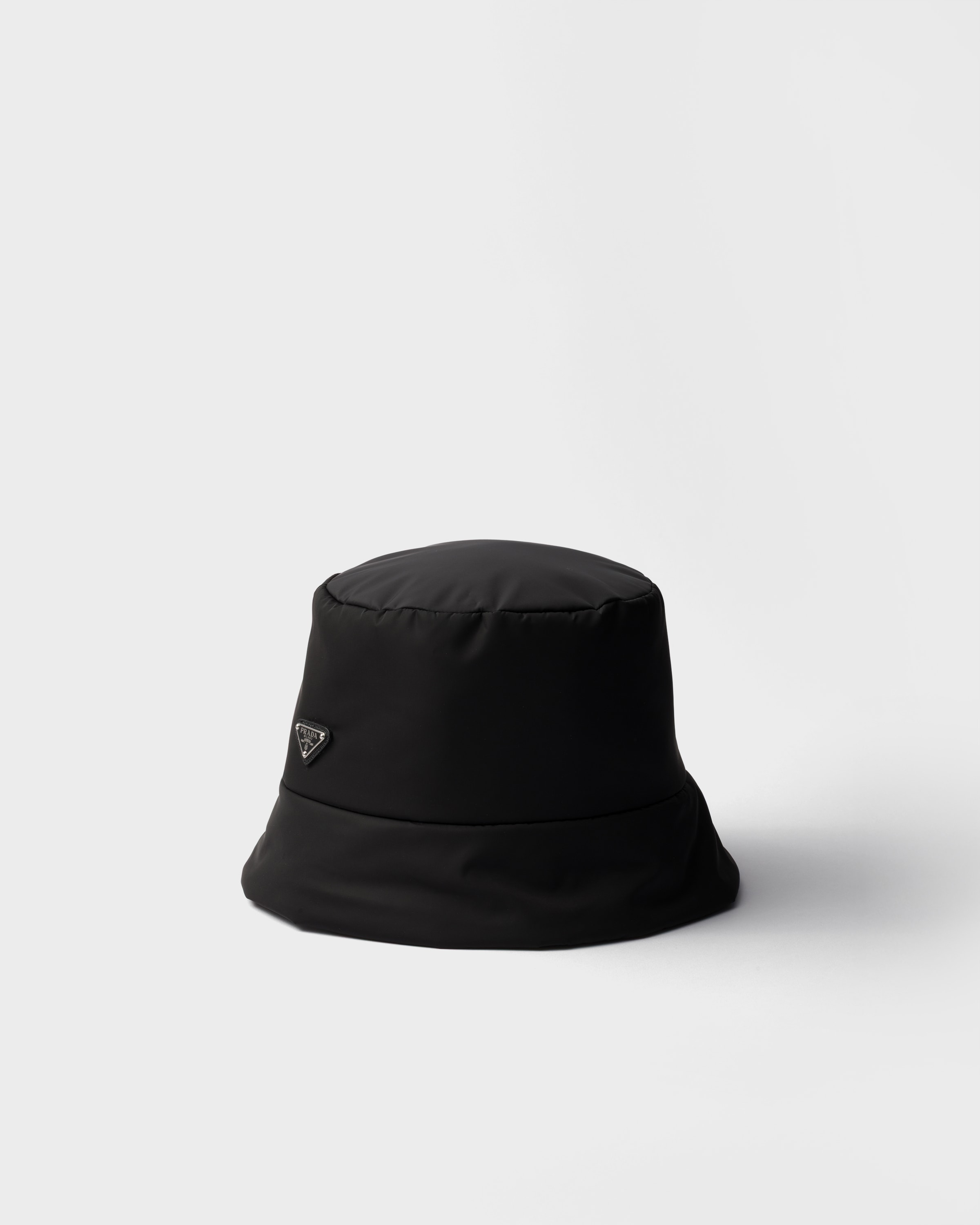 ブラック Re-nylon バケットハット | PRADA - 日本