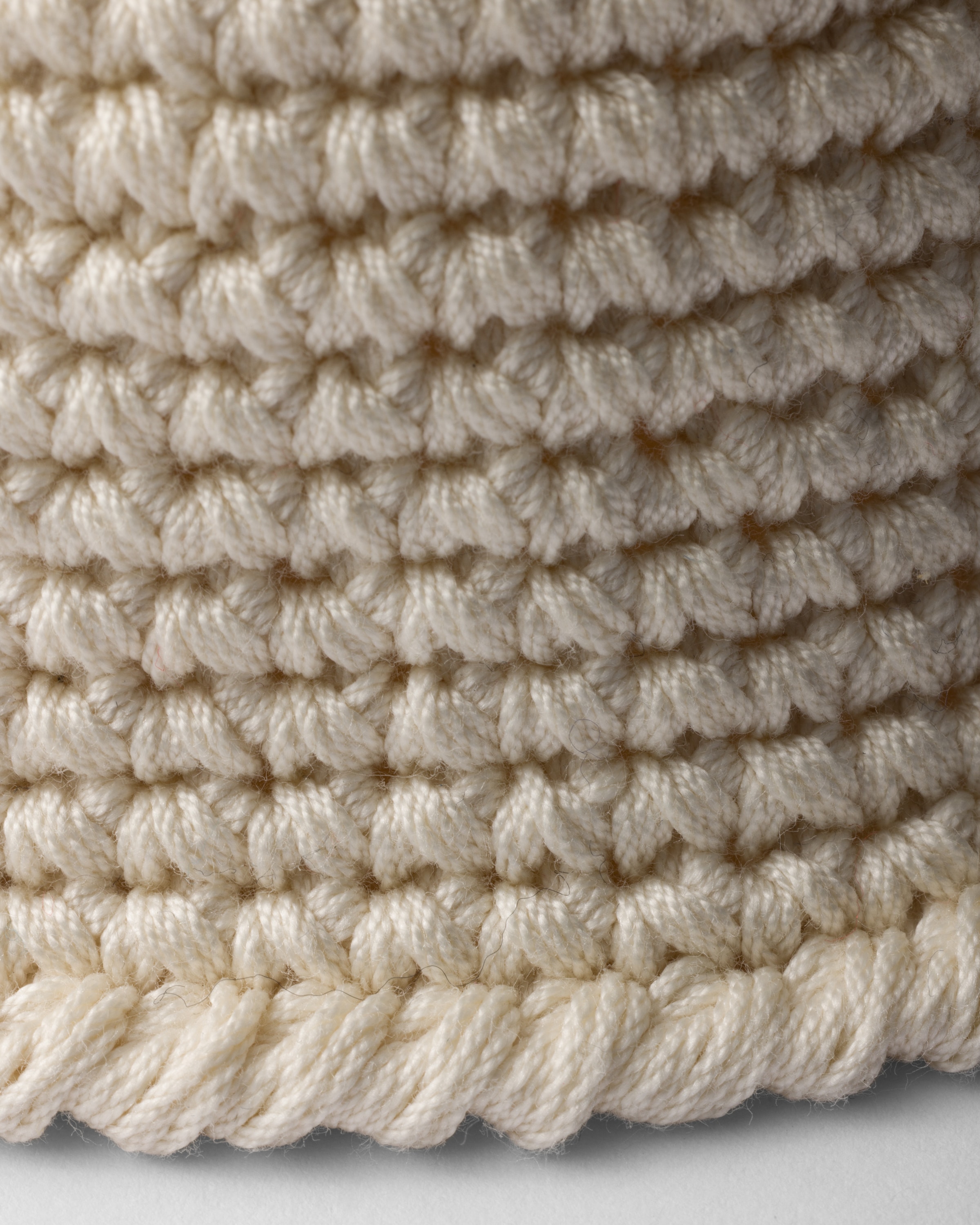 Prada Crochet Bucket Hat In Elfenbein