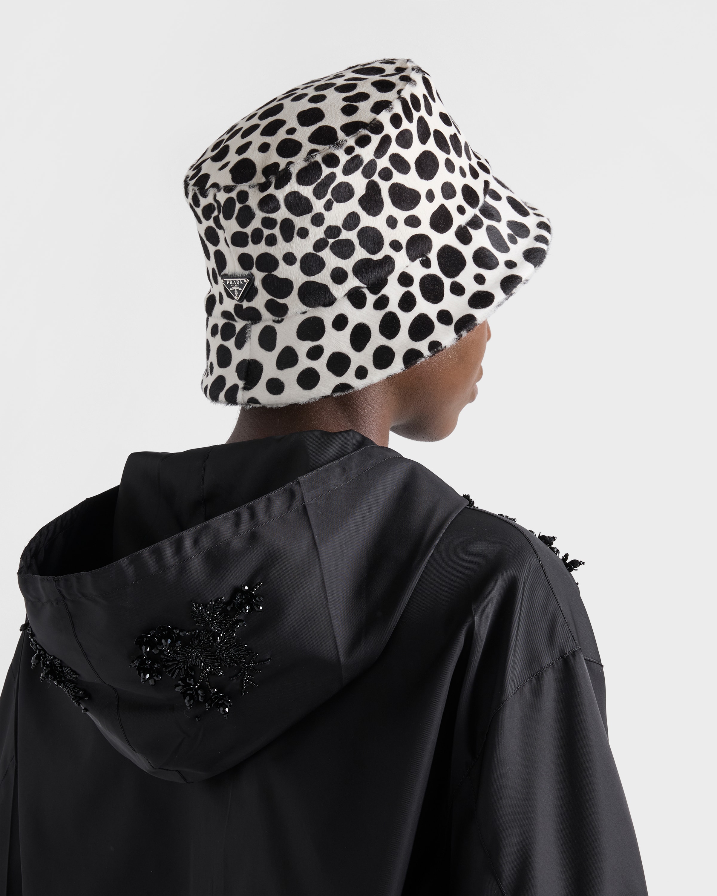 ホワイト/ブラック プリントヘアカーフ バケットハット | PRADA - 日本
