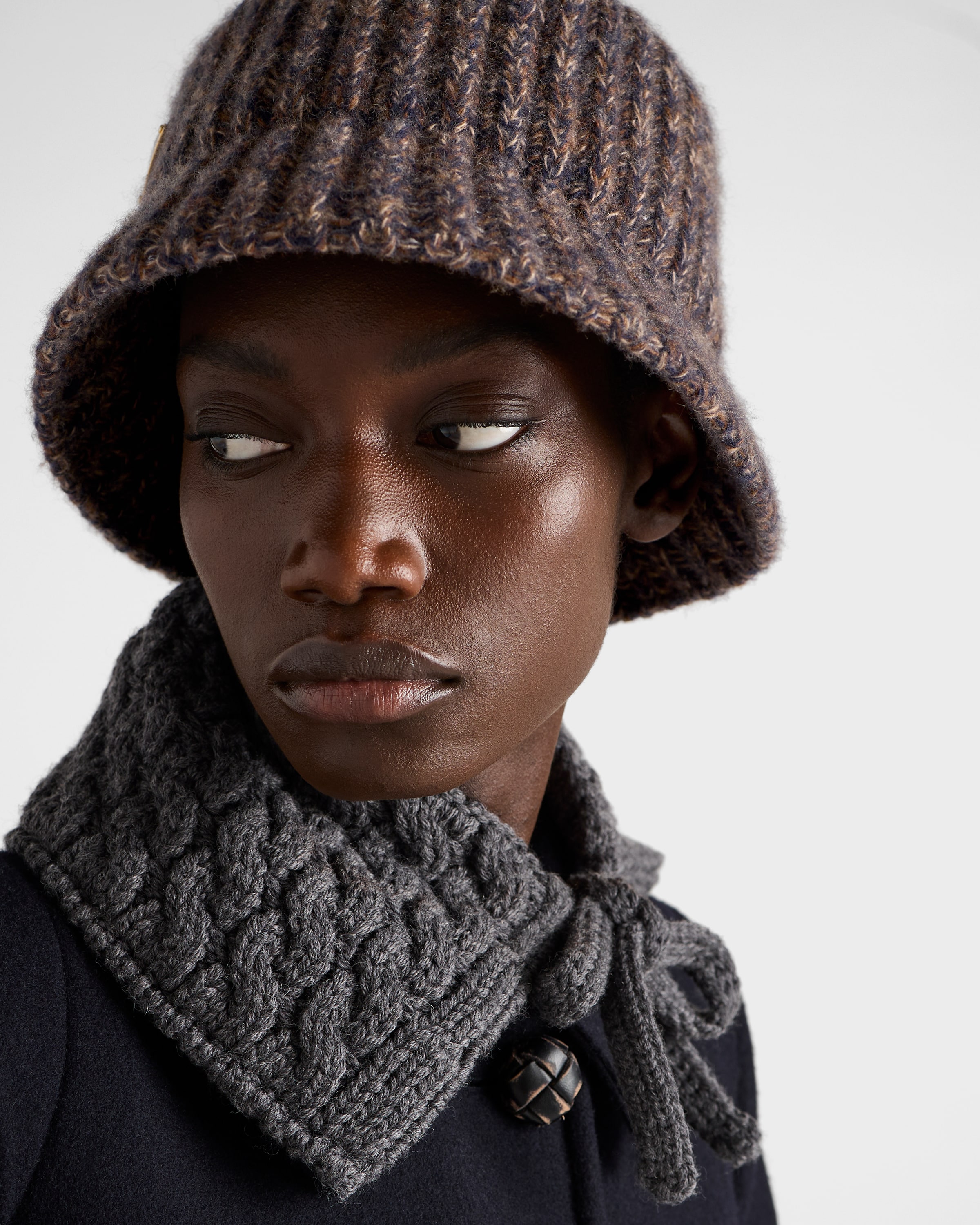 ネイビーブルー/ラスト メランジニット バケットハット | PRADA