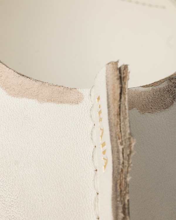 Pumps aus antikem Leder Pumps aus antikem Leder