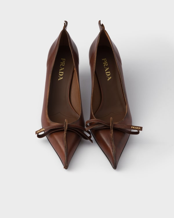 Pumps aus antikem Leder Pumps aus antikem Leder