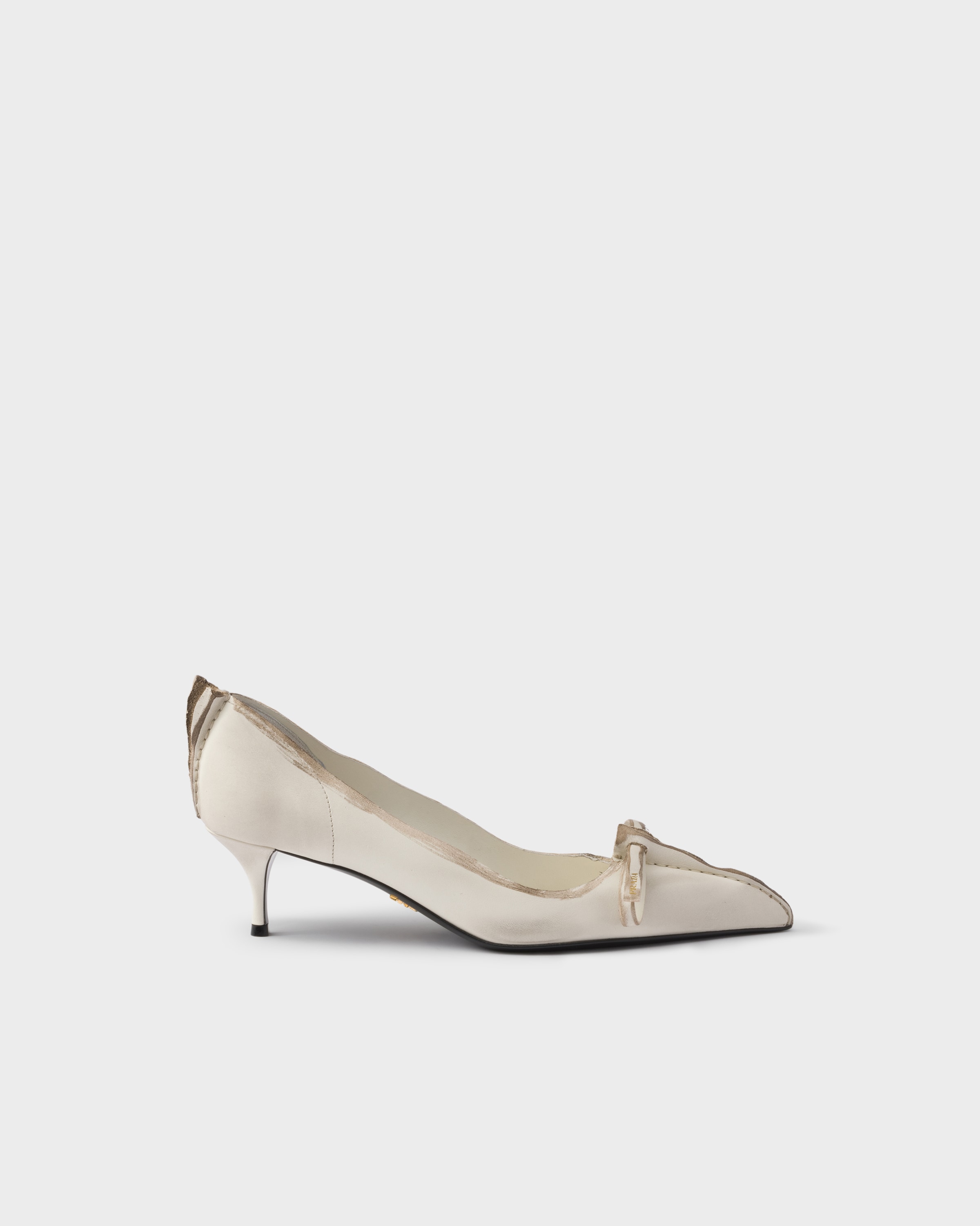 Prada Pumps Aus Antikem Leder