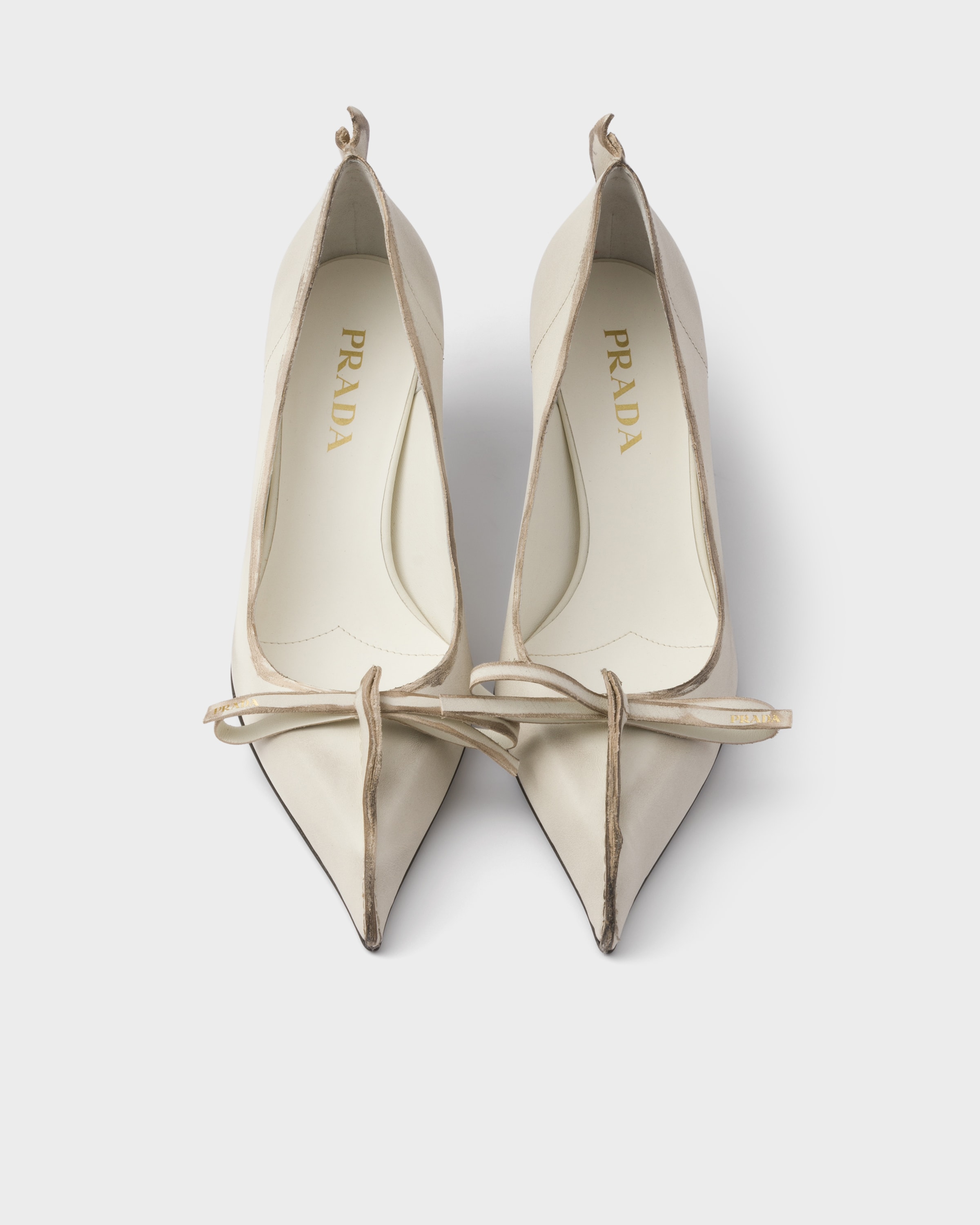 Prada Pumps Aus Antikem Leder