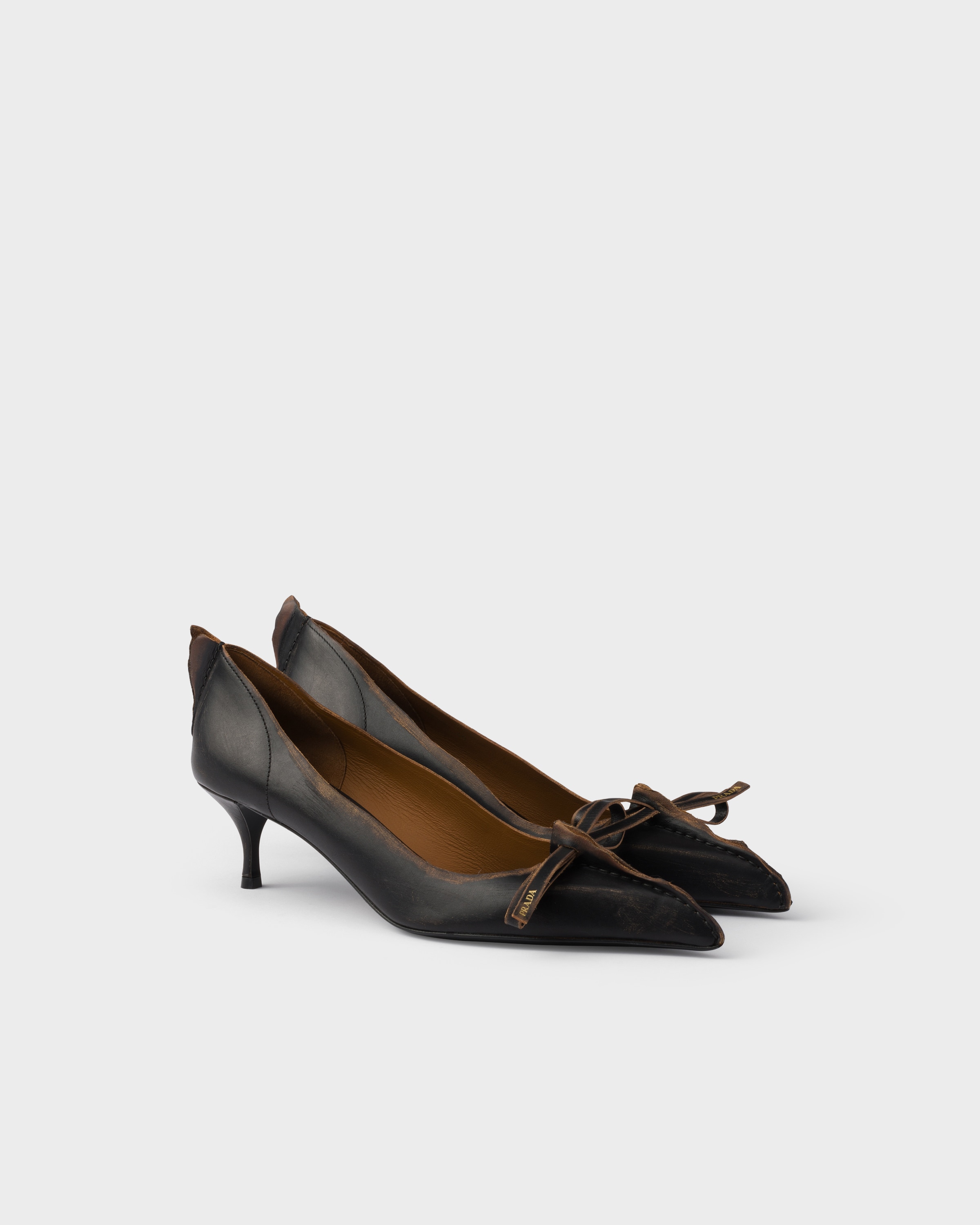 Prada Pumps Aus Antikem Leder