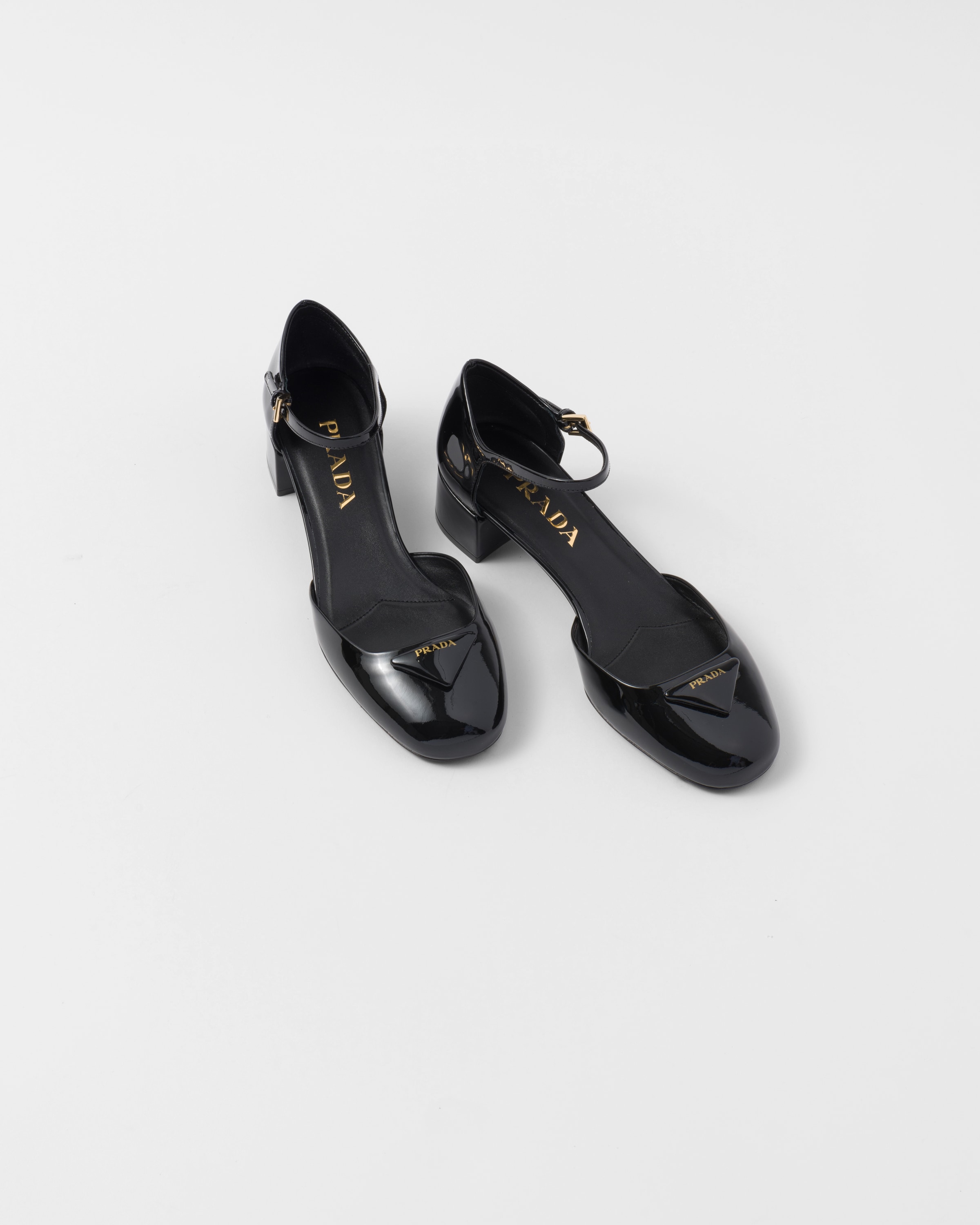 Prada black patent clearance leather pumps