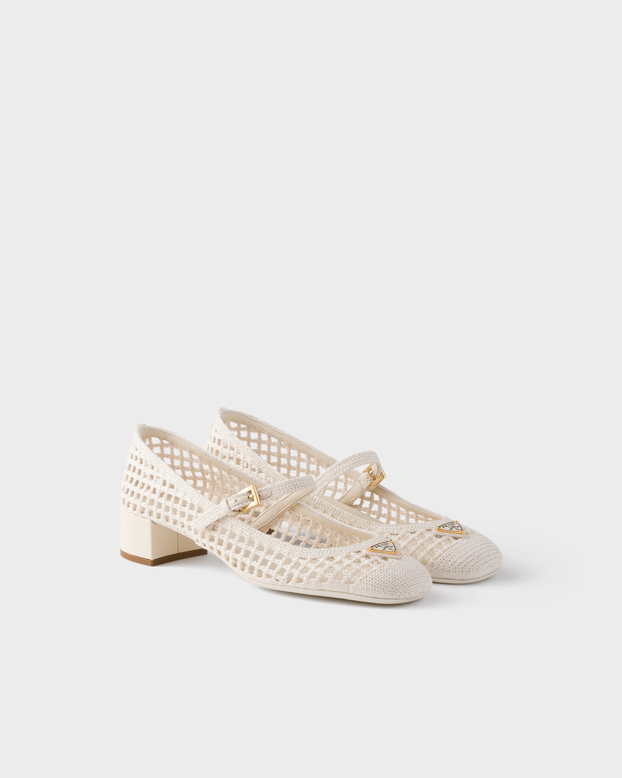 Crochet pumps