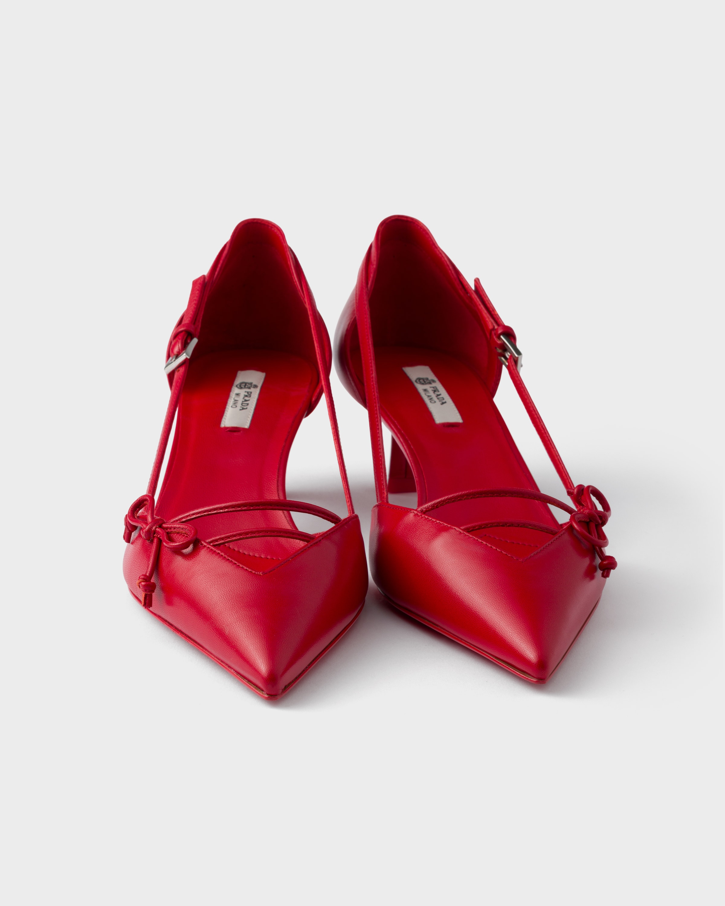 Pump em couro com lateral aberta Vermelho | PRADA - Brasil