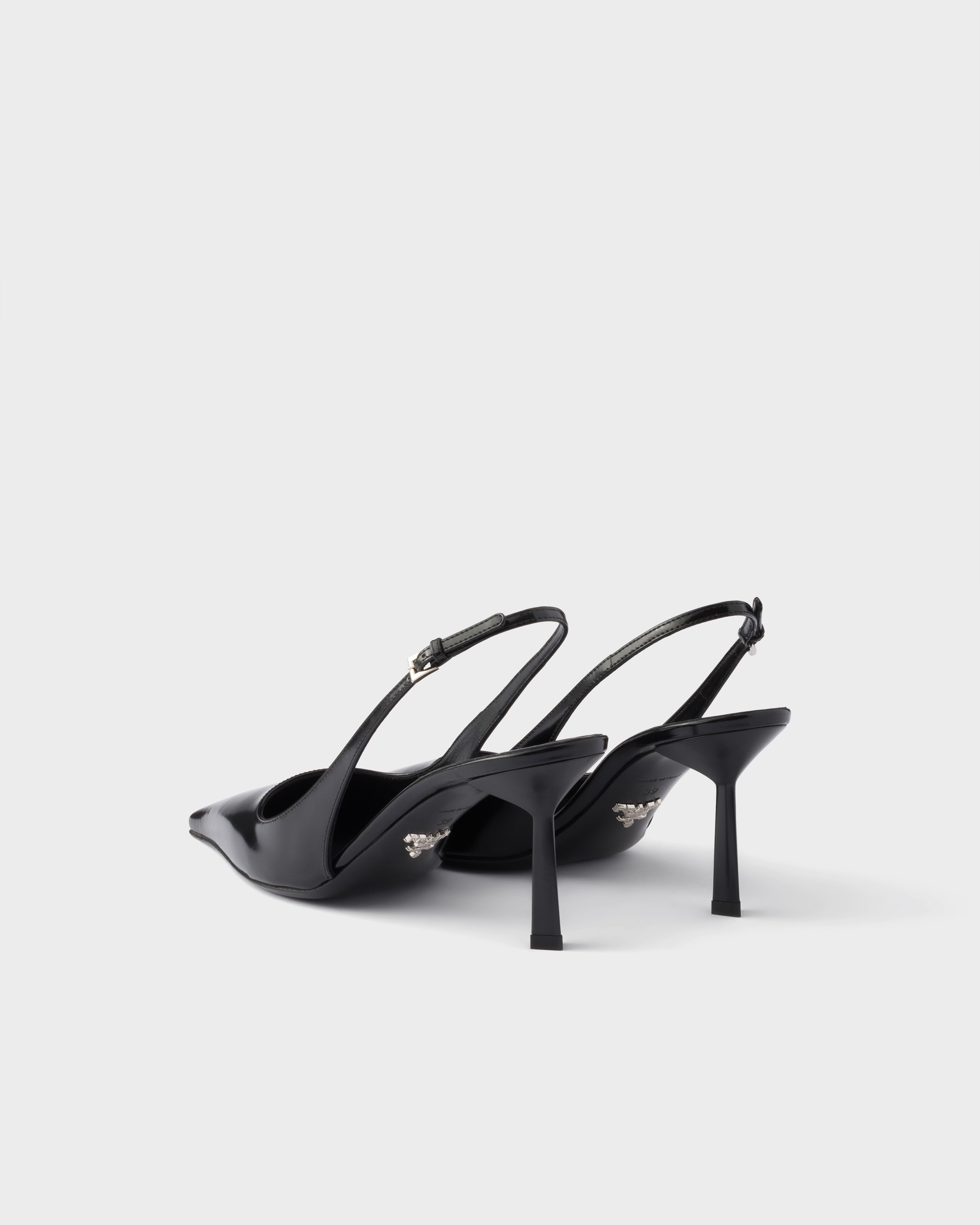ブラック ブラッシュドレザー スリングバックパンプス | PRADA - 日本