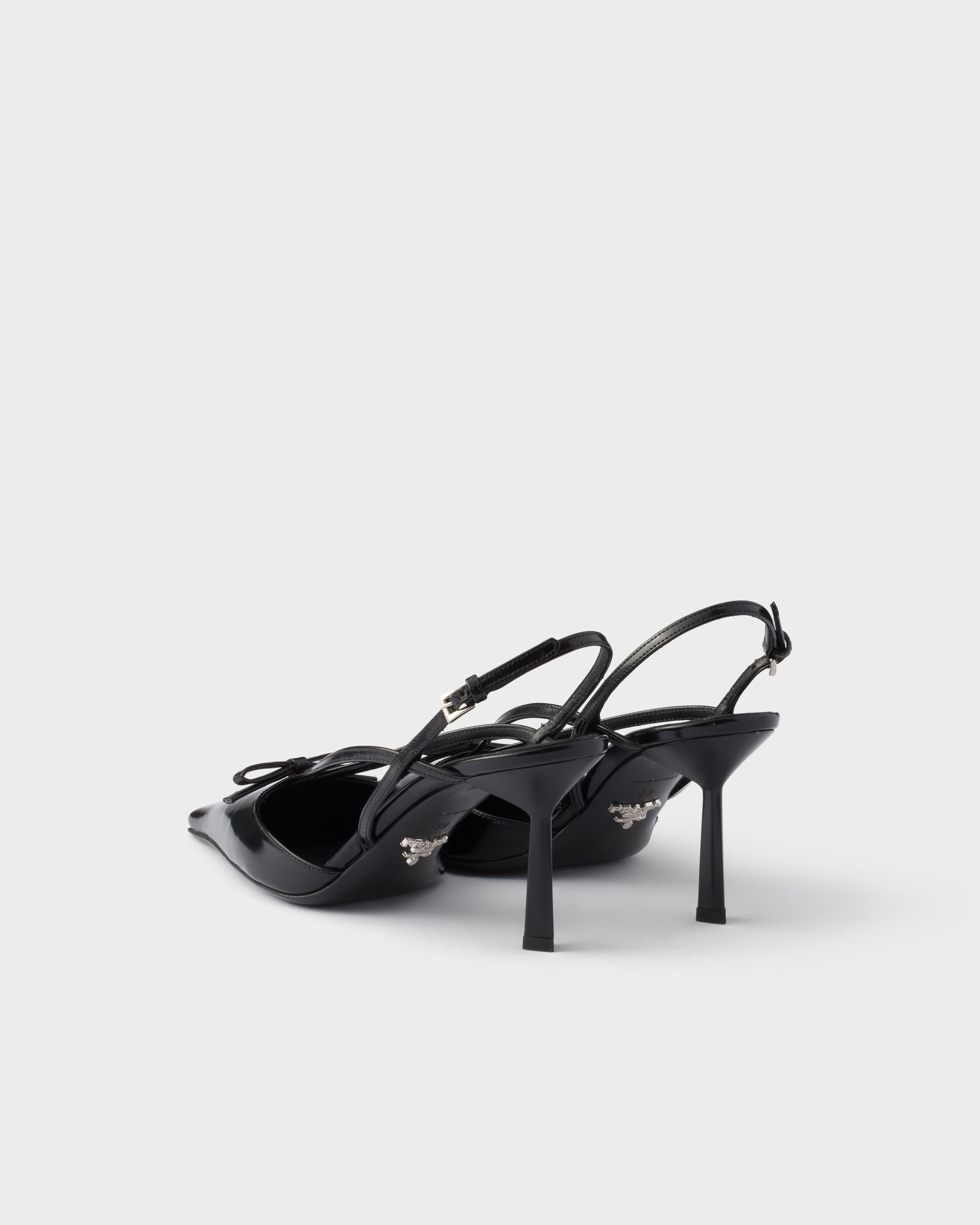 ブラック ブラッシュドレザー スリングバックパンプス | PRADA - 日本