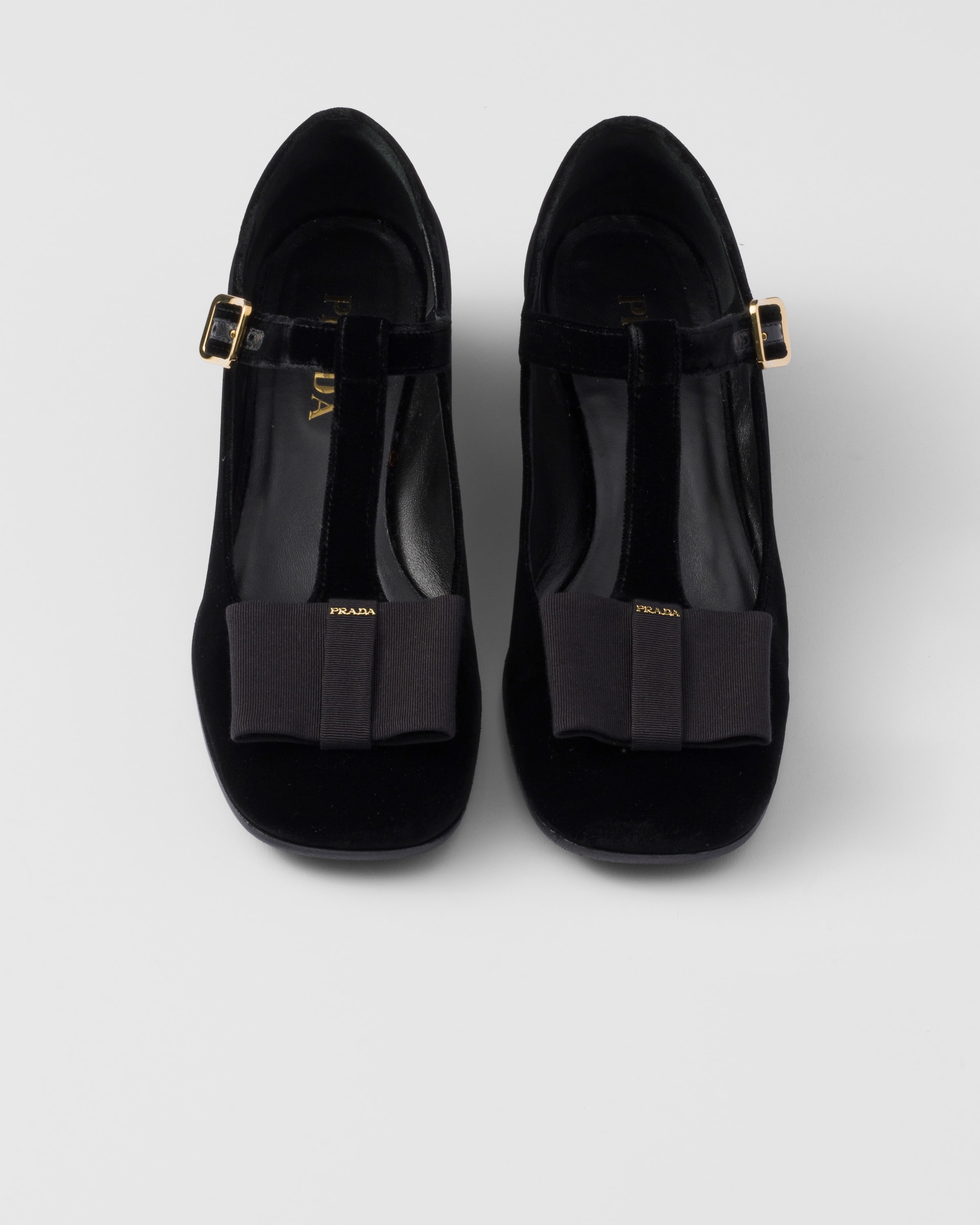 Shop Prada Pumps Aus Samt In Black