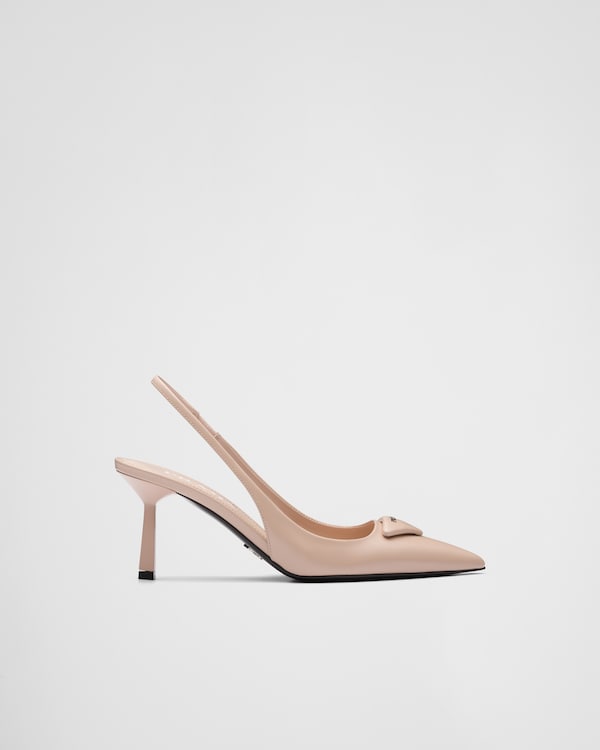 حذاء سلينغ باك بكعب من الجلد المصقول حذاء سلينغ باك بكعب من الجلد المصقول