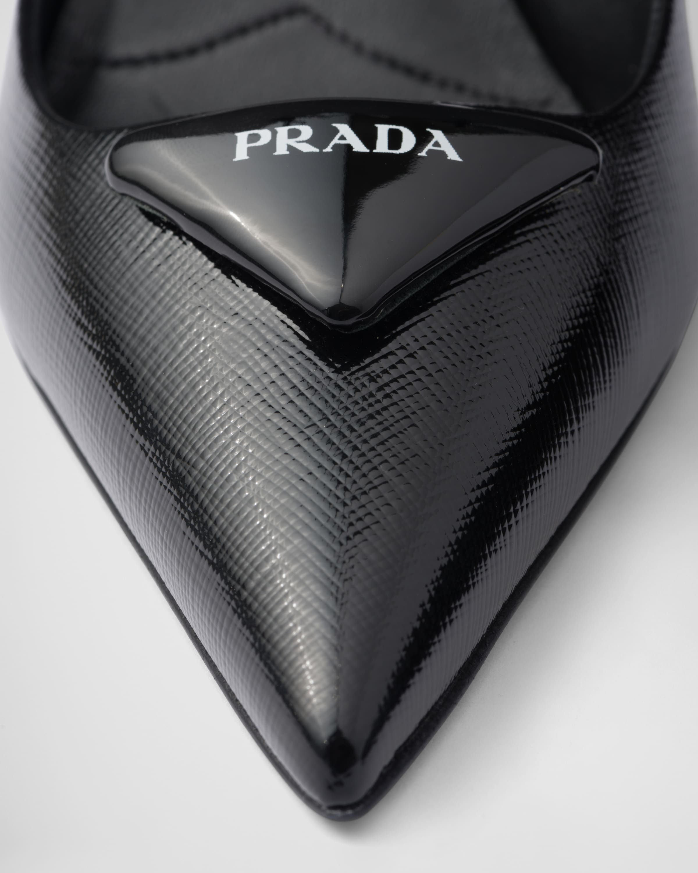 Prada saffiano pump shop