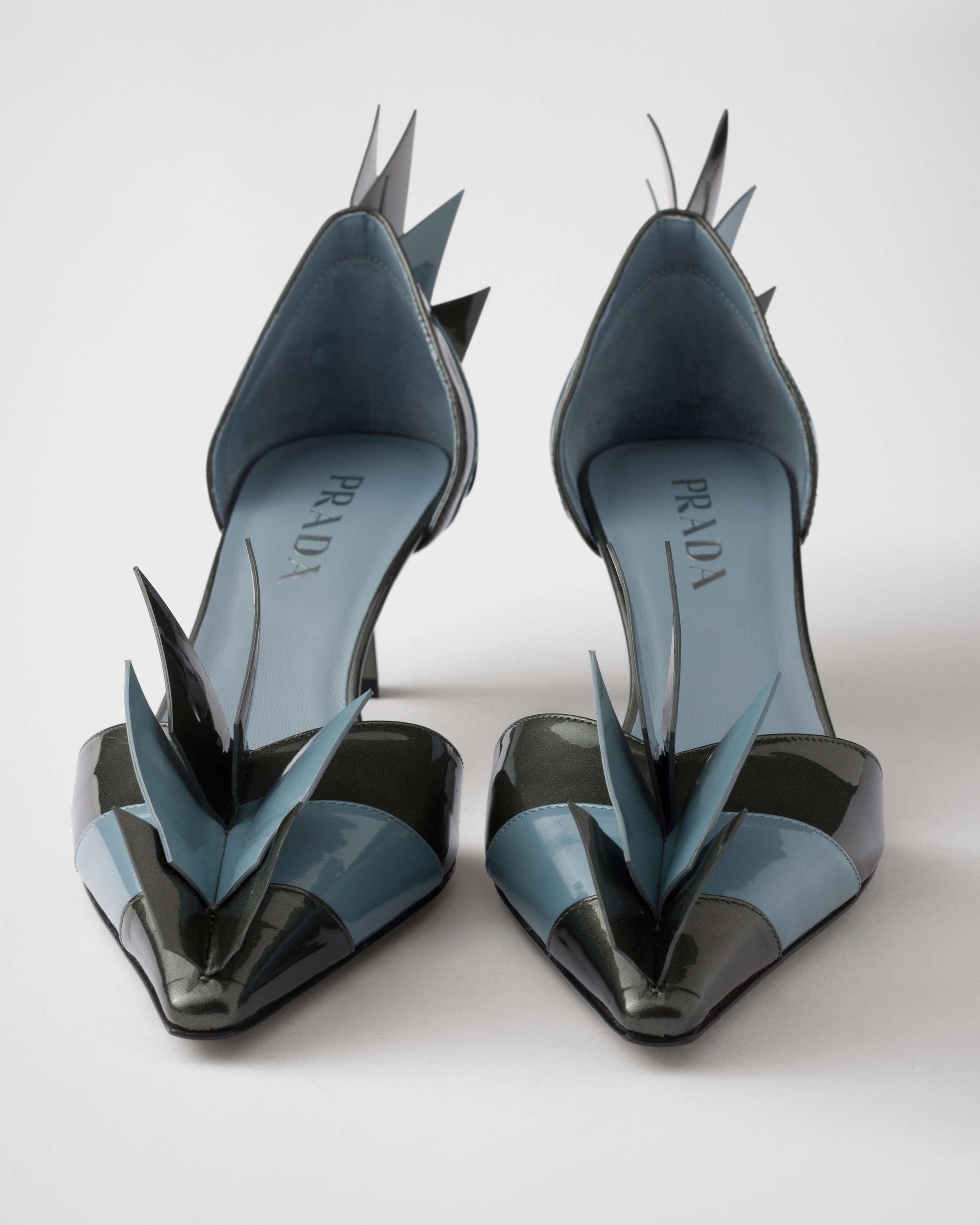 パンプス PRADA SS25 Two-tone leather pumps (1I971NFB05505G F0XX8) Anthracite/astral Two-tone Patent Leather D'orsay Pumps | PRADA