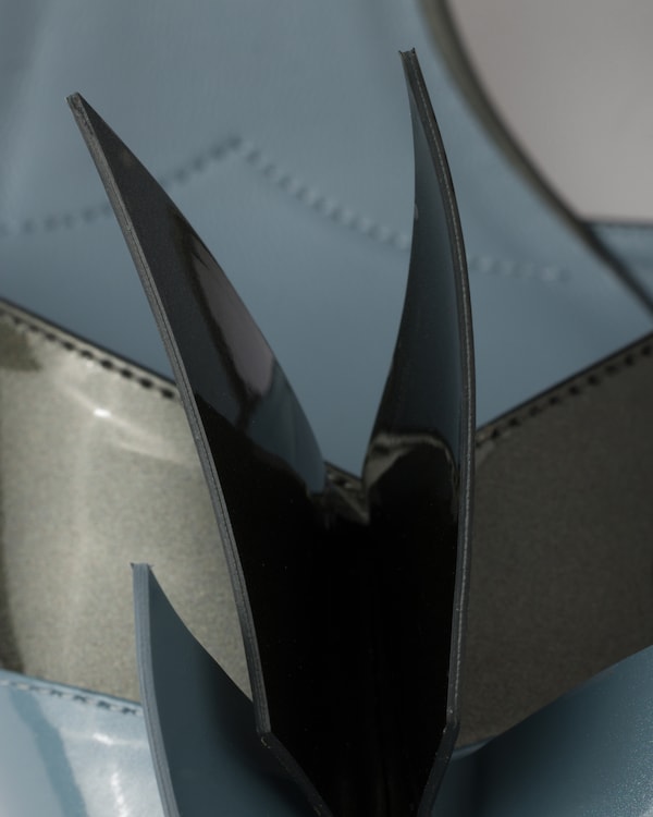 Zapatos de tacón de charol en dos tonos Zapatos de tacón de charol en dos tonos