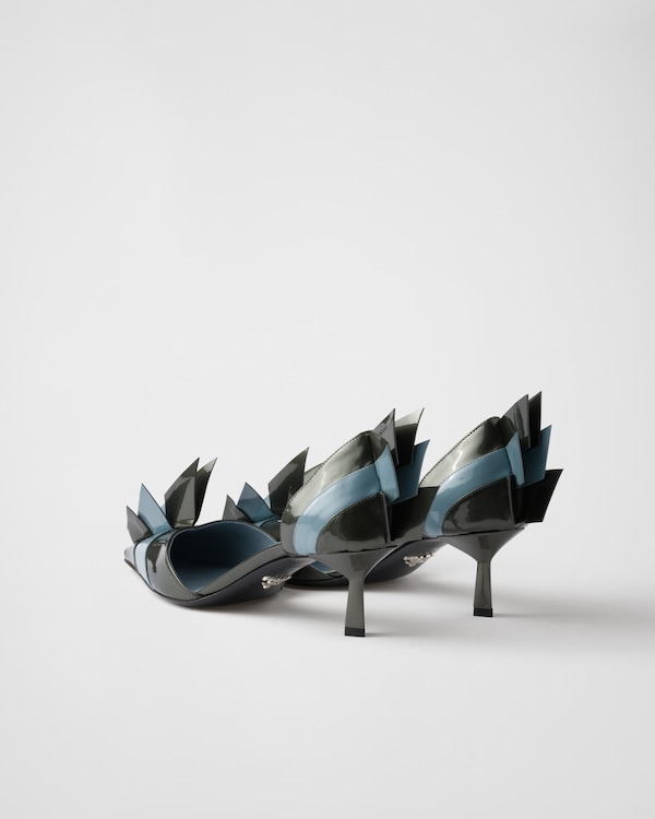 Zapatos de tacón de charol en dos tonos Zapatos de tacón de charol en dos tonos