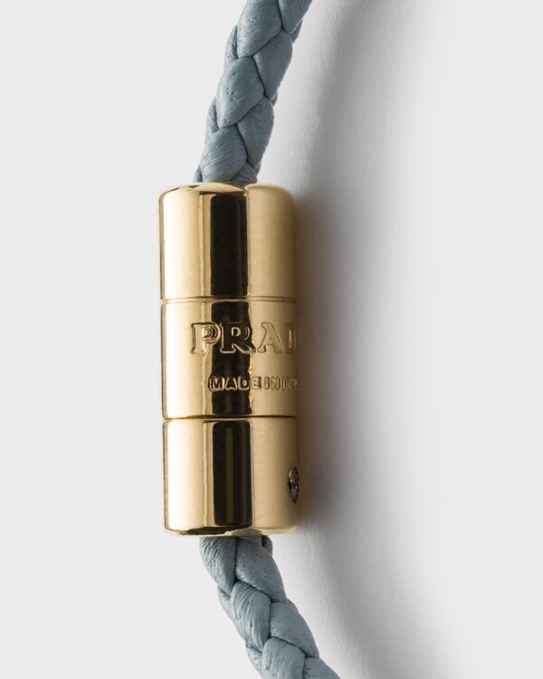 Geflochtenes Armband mit Anhänger aus Nappaleder - Himmelblau Geflochtenes Armband mit Anhänger aus Nappaleder - Himmelblau