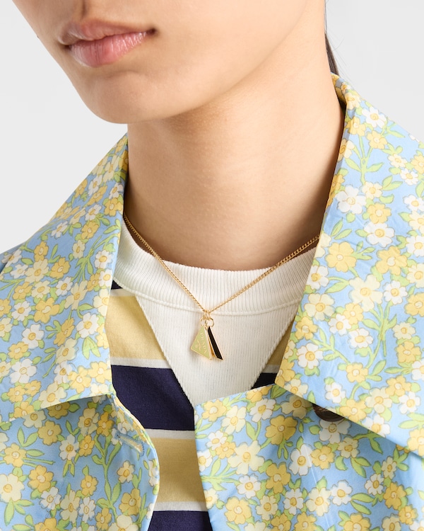 エナメル メタル ネックレス - ゴールド/ダフォディル エナメル メタル ネックレス - ゴールド/ダフォディル