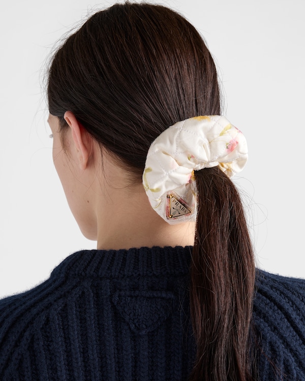 Coletero de satén con estampado floral - Rosa Begonia Coletero de satén con estampado floral - Rosa Begonia