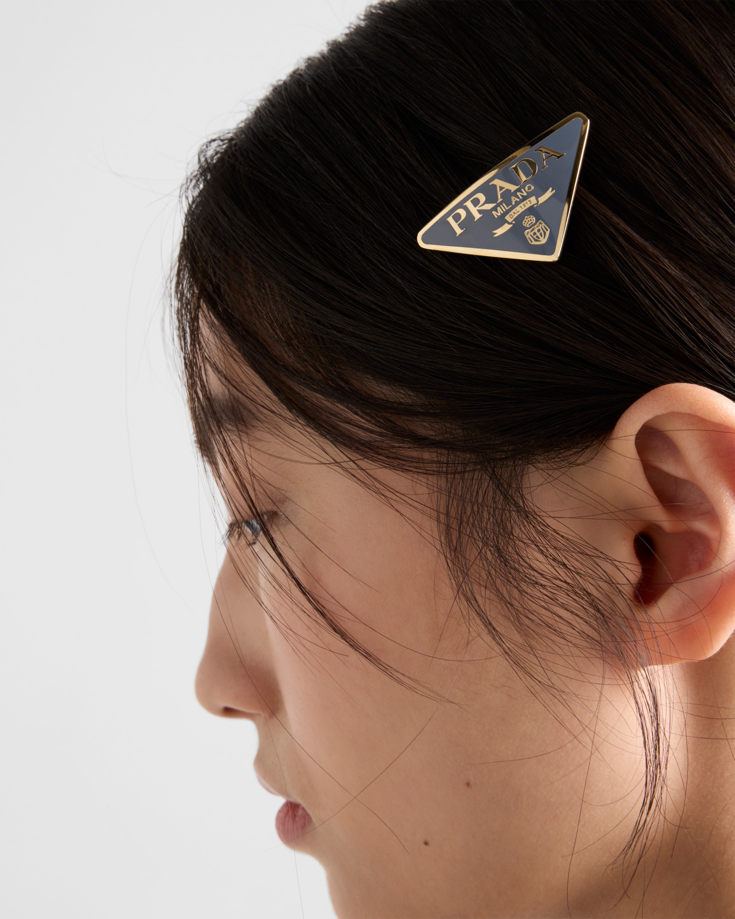 パールグレー メタル ヘアクリップ | PRADA
