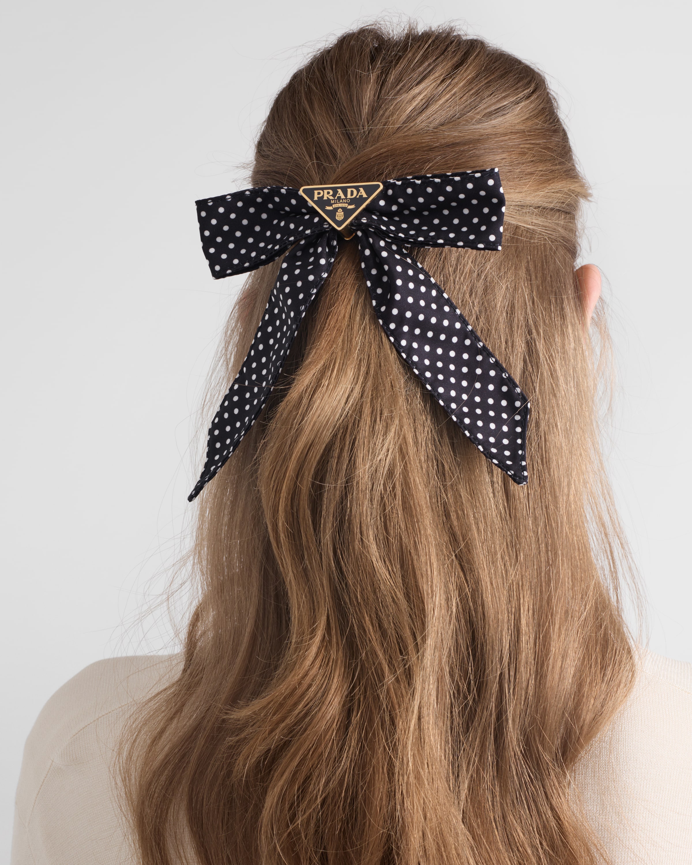 プラダ レディース】ヘアアクセサリー コレクション｜PRADA