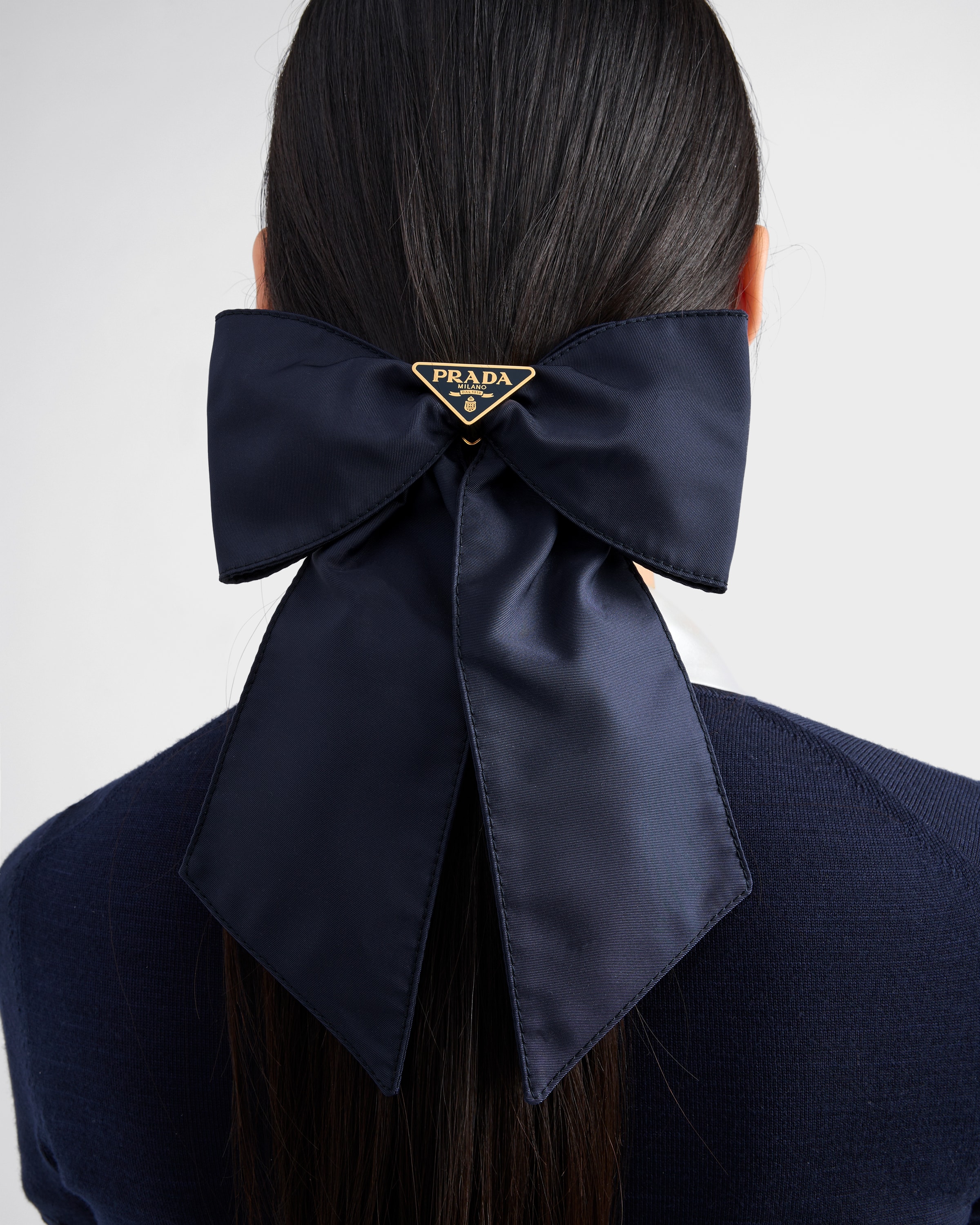 ネイビー Re-Nylon ヘアクリップ | PRADA