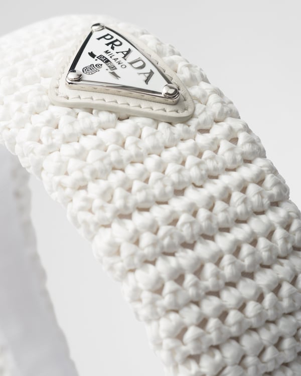 طوق من الكروشيه طوق من الكروشيه