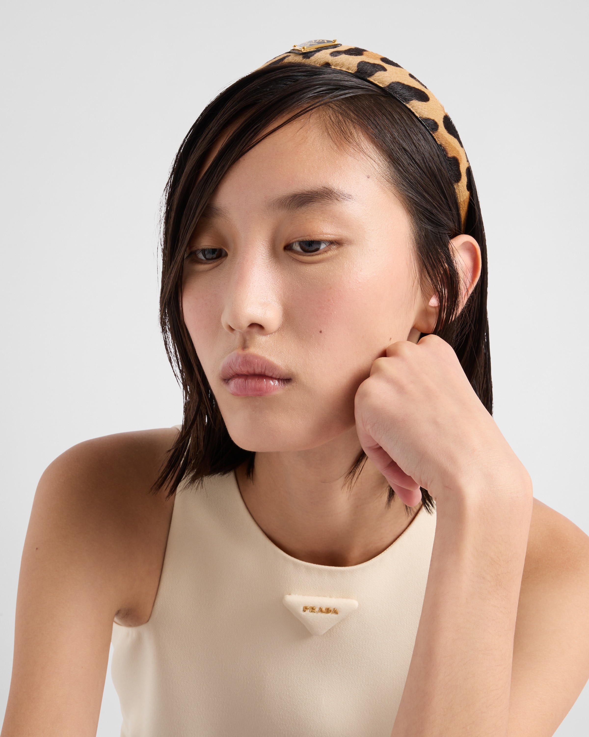 【PRADA】国内未掲載商品 プリント レザー ヘッドバンド ベージュ プリントレザー ヘッドバンド | PRADA