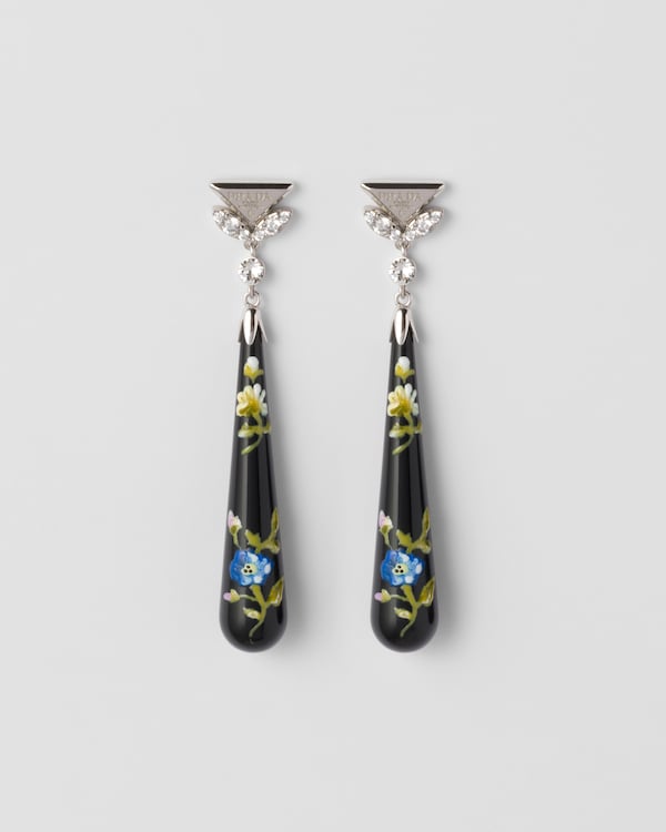 【PRADA】ブラック/ホワイト エナメル加工 l earrings Gold/Black Enameled metal earrings | PRADA