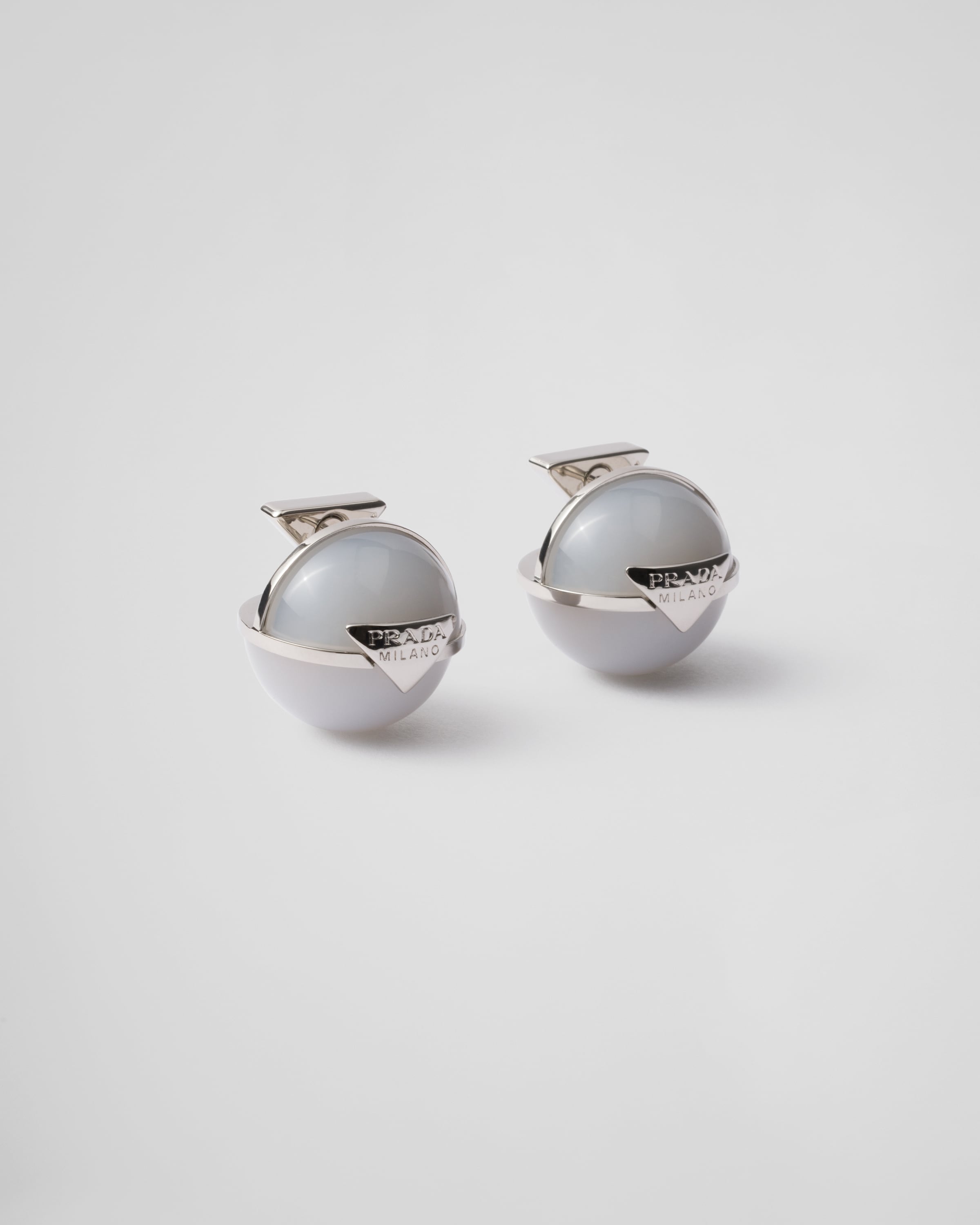 ライトグレー／ライトグレー メタルxプレックス ピアス | PRADA