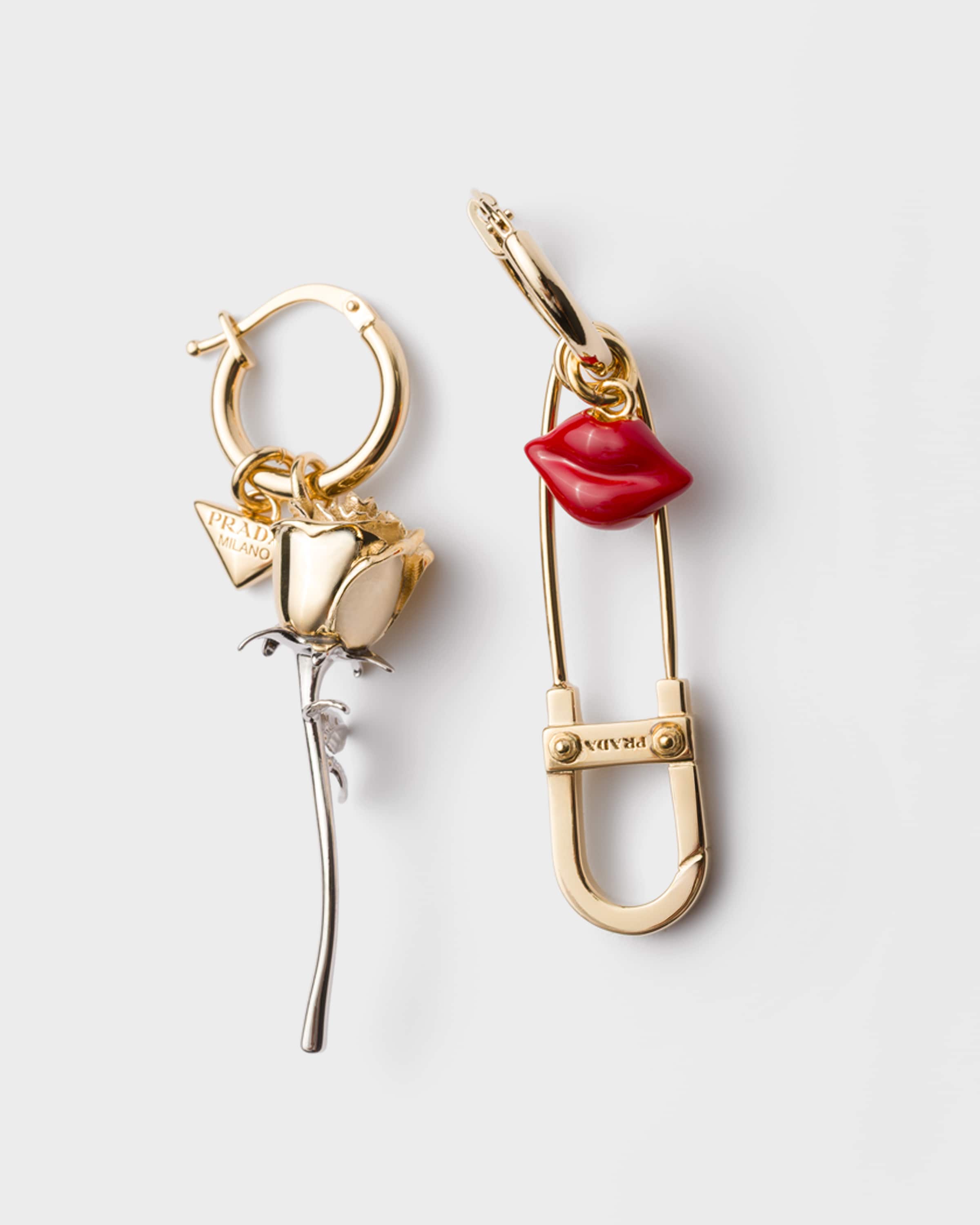ゴールド エナメルメタル ピアス | PRADA
