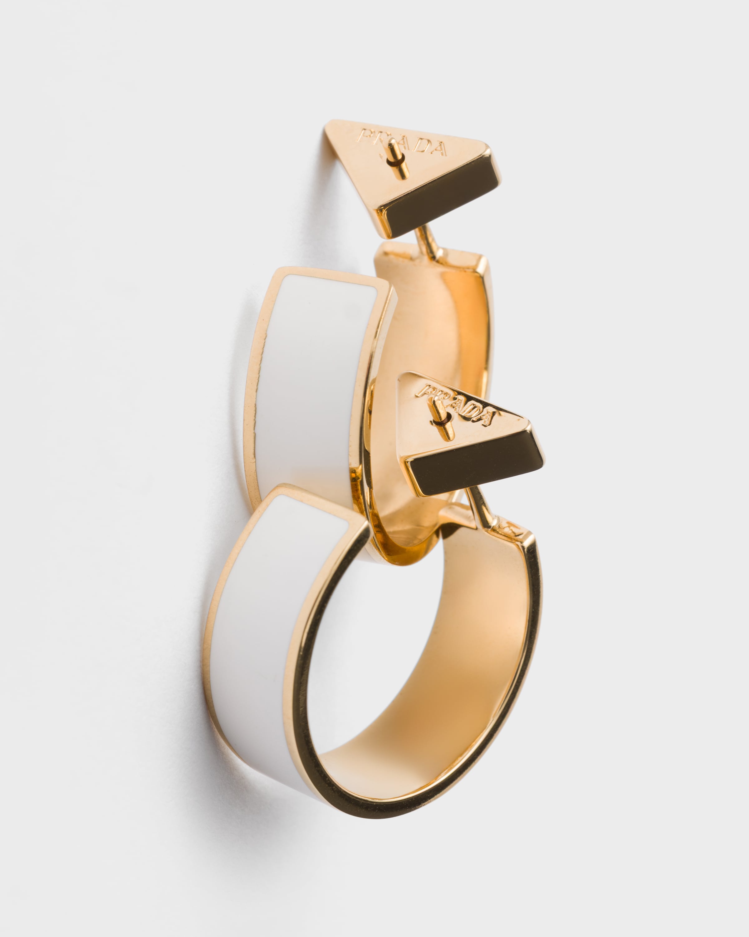 ホワイト＆ゴールド メタル ピアス | PRADA