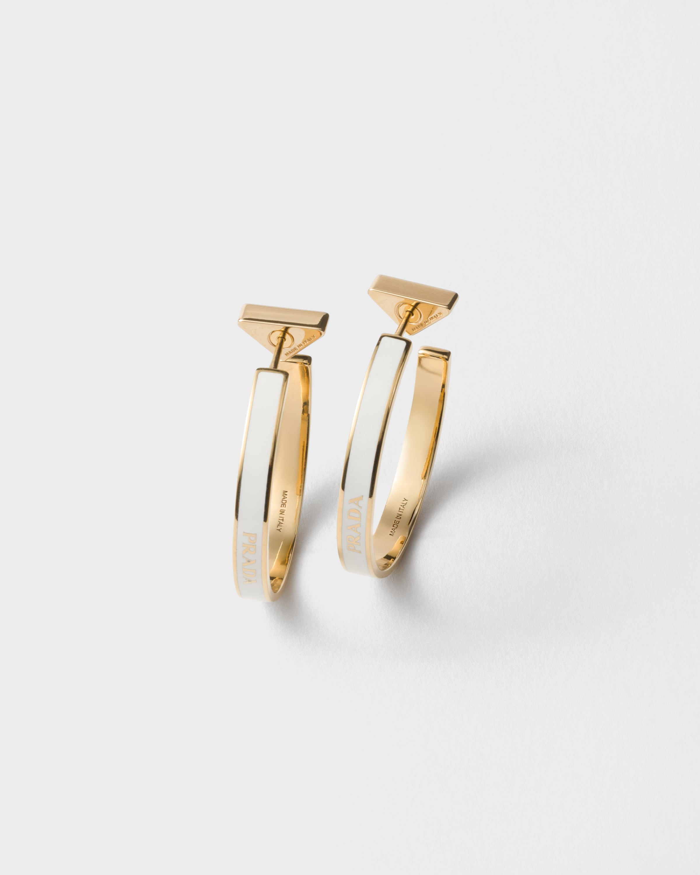 ホワイト＆ゴールド メタル ピアス | PRADA