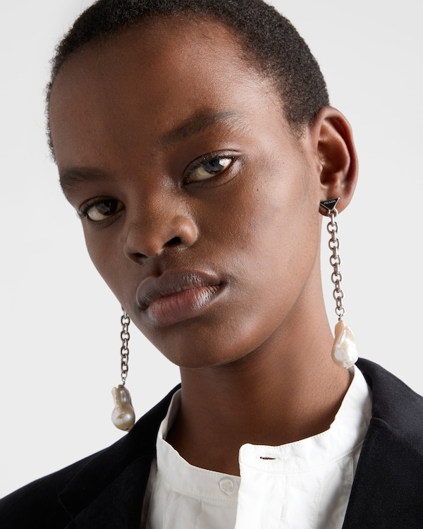 メタルとパールのピアス メタルとパールのピアス