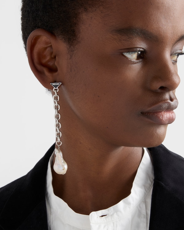 メタルとパールのピアス メタルとパールのピアス