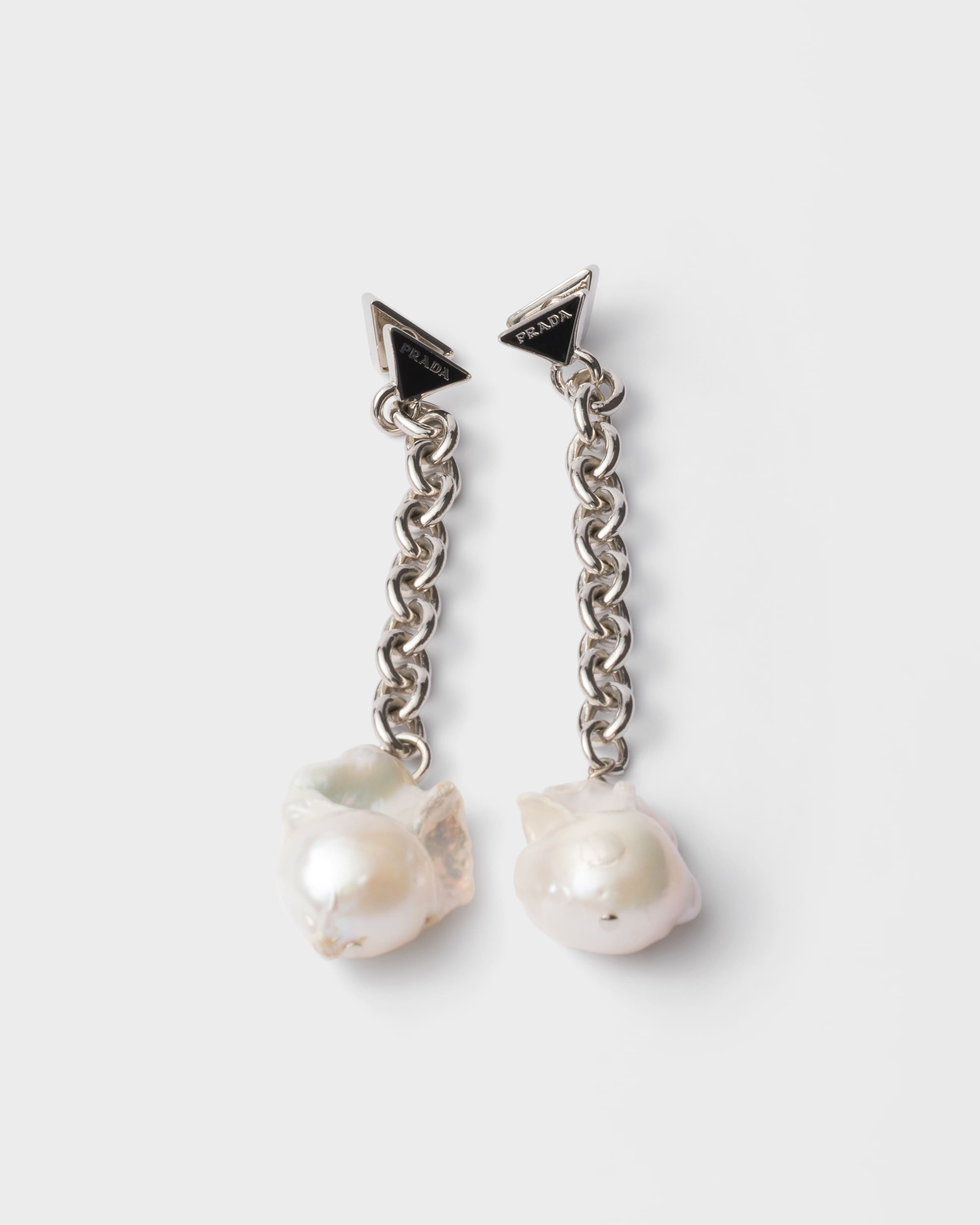 スチール/パール メタルとパールのピアス | PRADA