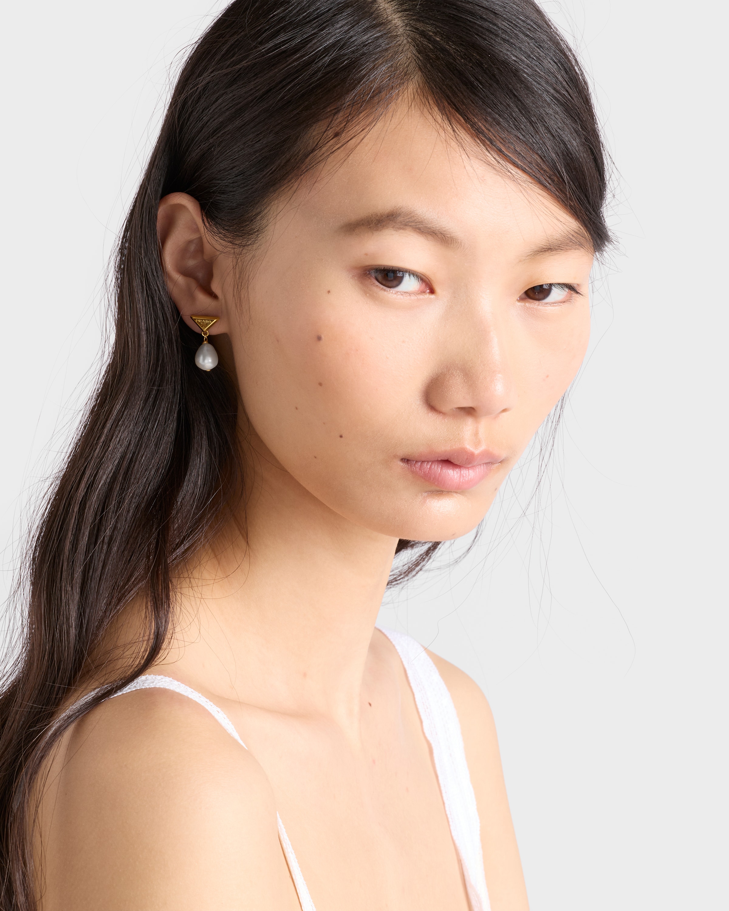 ゴールド／パール パール付メタルピアス | PRADA - 日本