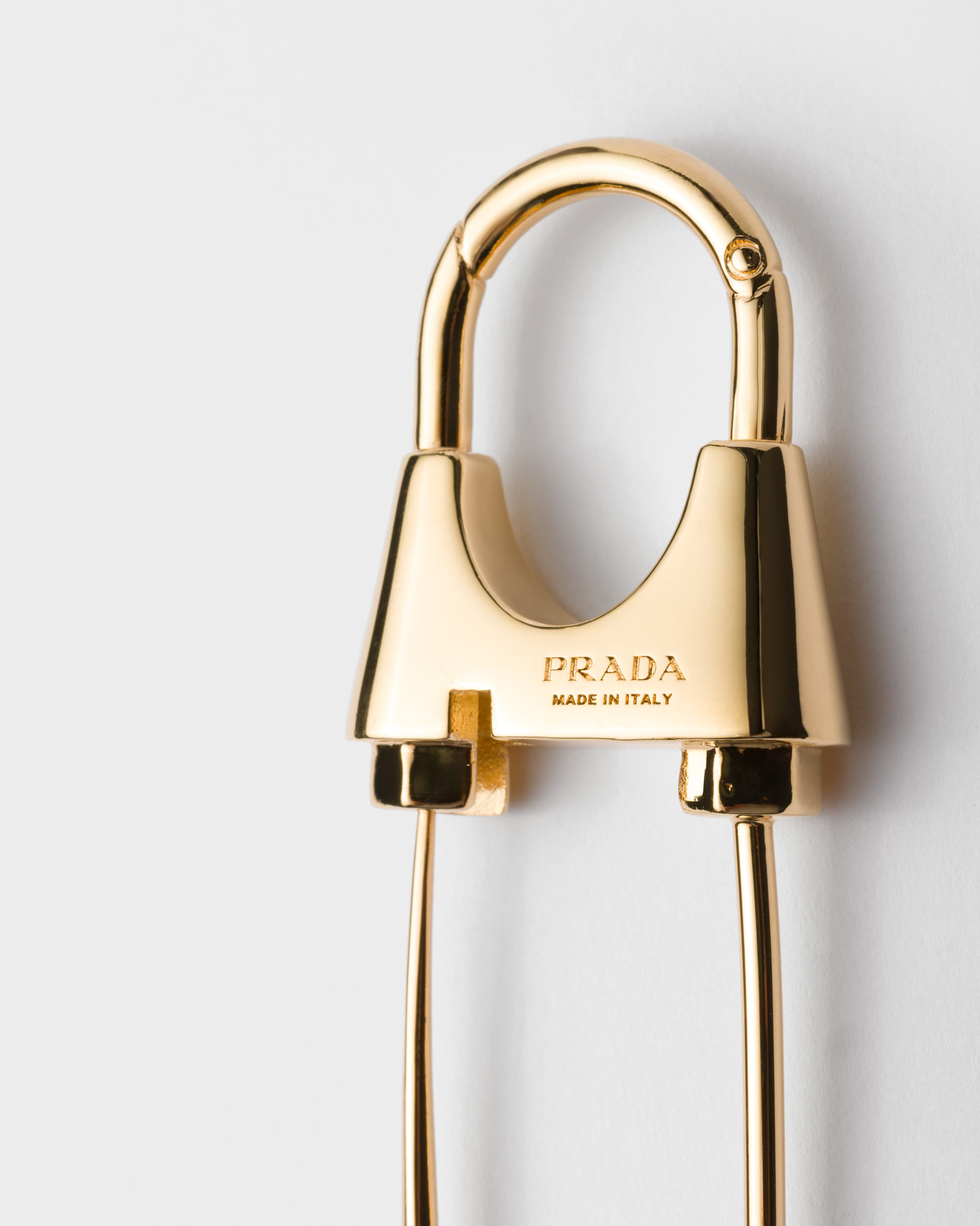 ゴールド メタル ブローチ | PRADA