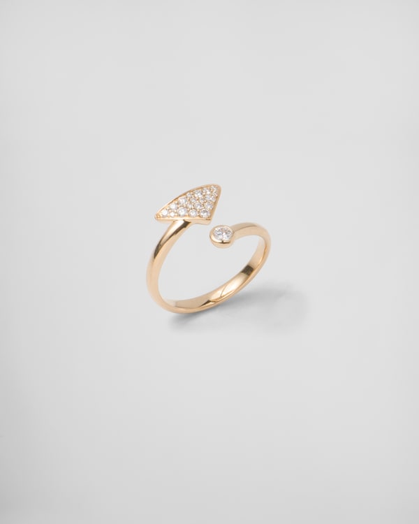 Eternal Gold contrarié ring in yellow gold with diamonds Eternal Gold contrarié ring in yellow gold with diamonds