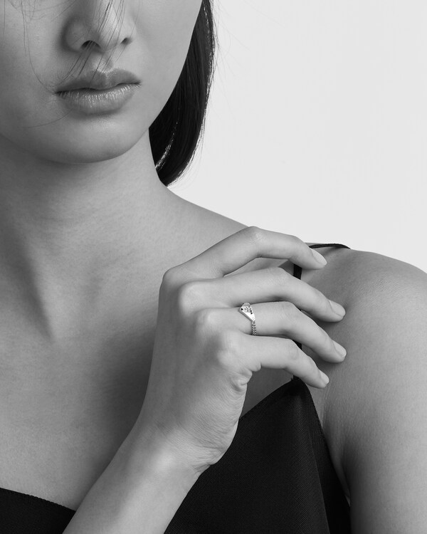 Anello a catena Eternal Gold in oro rosa con diamanti Anello a catena Eternal Gold in oro rosa con diamanti